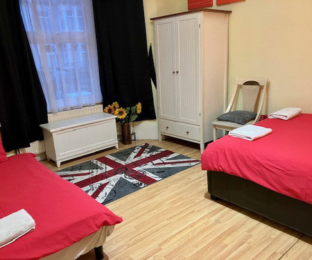 Comfy room in friendly Home-share