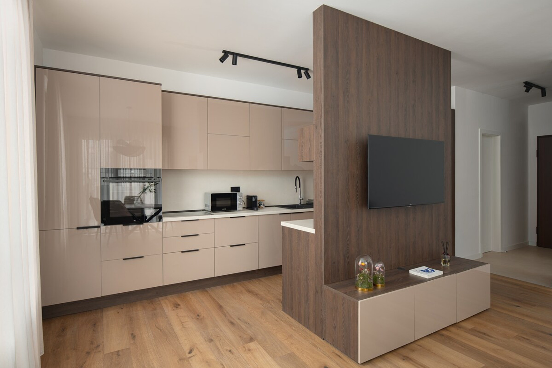 Full kitchen image 2