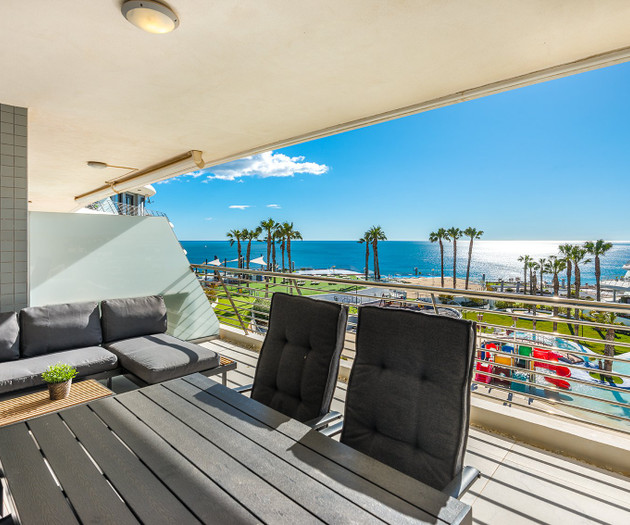 Luxury Beachfront Apt | Heated Pool, Gym & Seaview