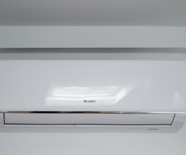 Wall-mounted air conditioning unit