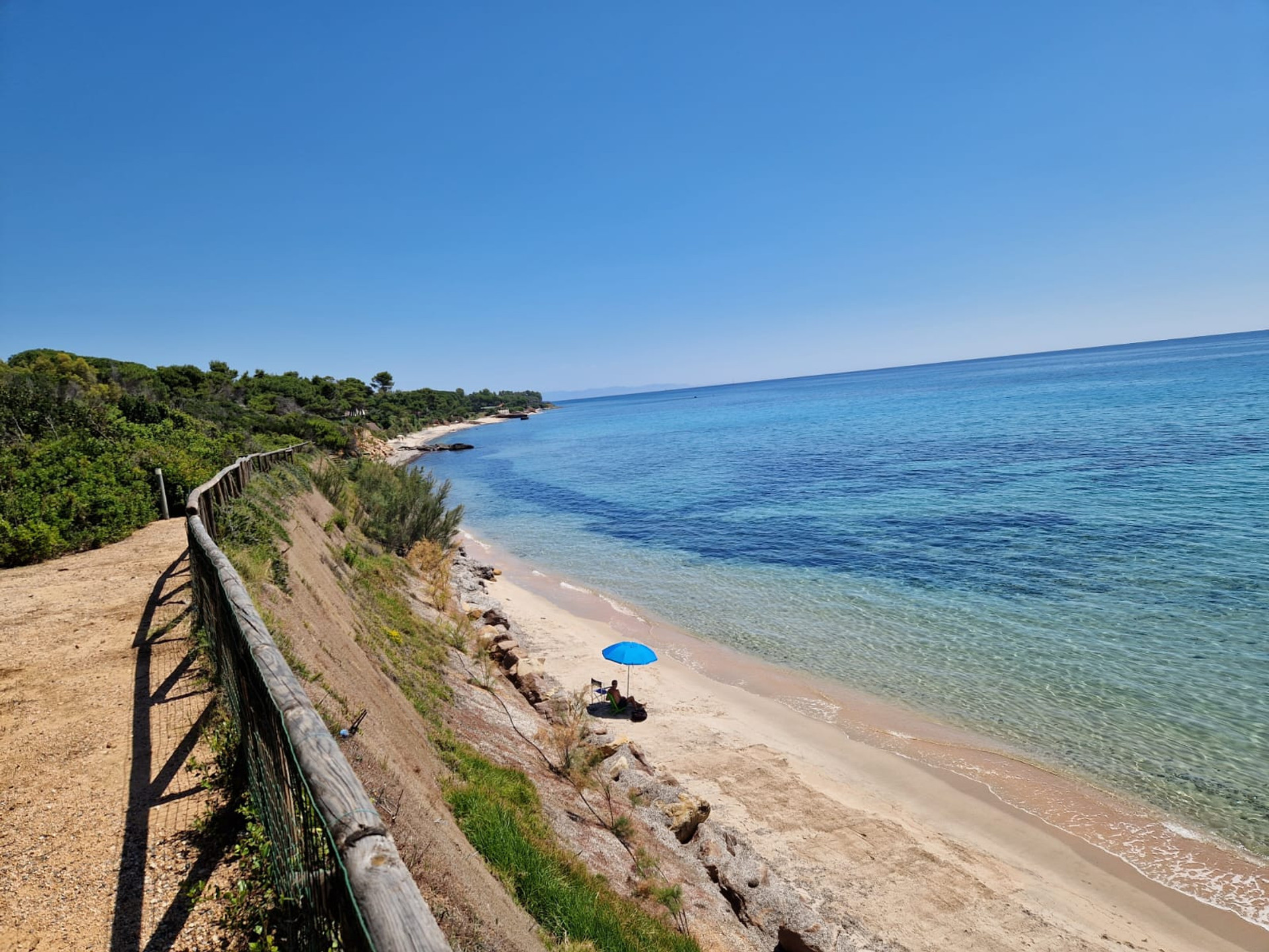 private condominium beach seen from above: Comunione Pineta Is Morus