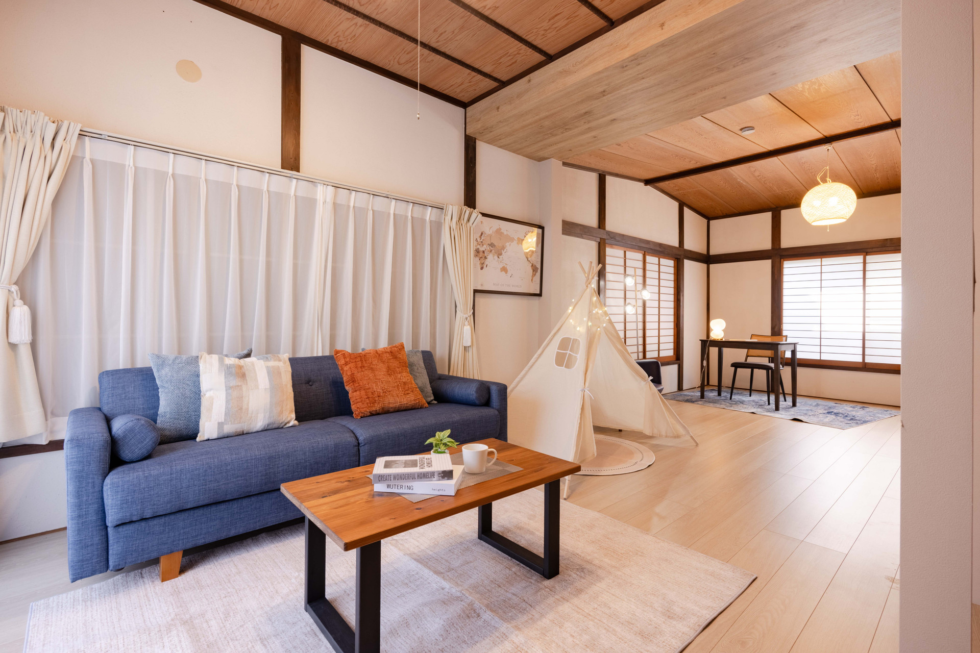 Our modern 26-sqm living room is spacious enough to comfortably accommodate a sofa area, a play area, and a dedicated workspace.