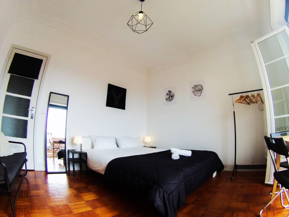 RIVERVIEW: Large & Sunny Room in Centre preview