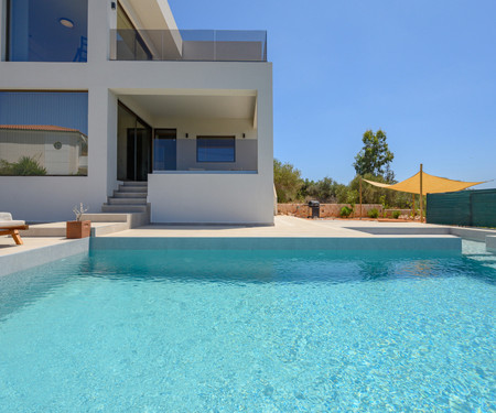 Warm Villa with pool, views and able office space