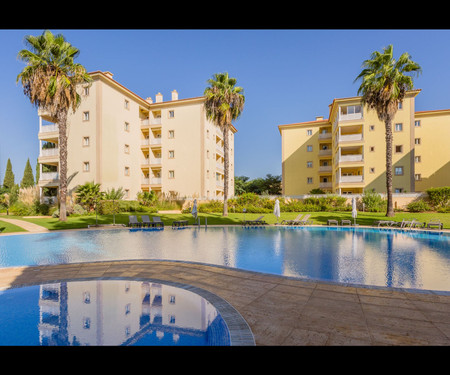 Vilamoura Sunny 2BDR Apartment by LovelyStay