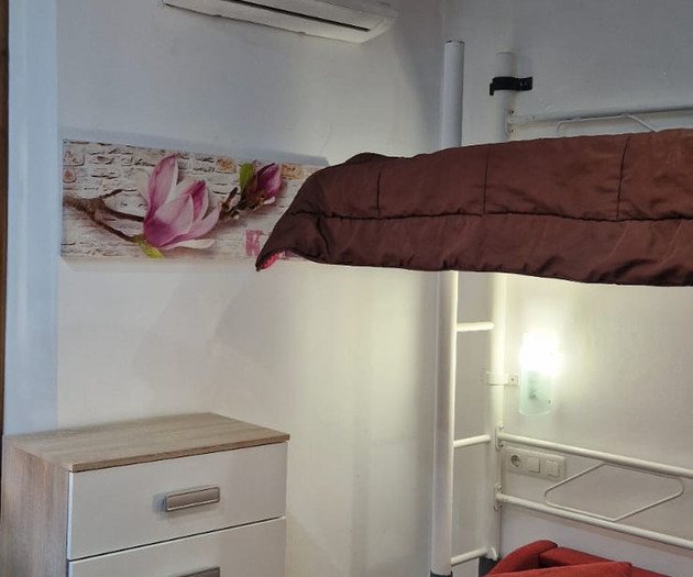 ACOGEDORA HABITACIÓN LUMINOSA Y TRANQUIL