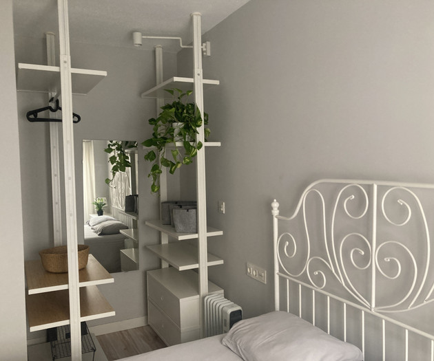 Tossal room - Spacious, bright, open closet