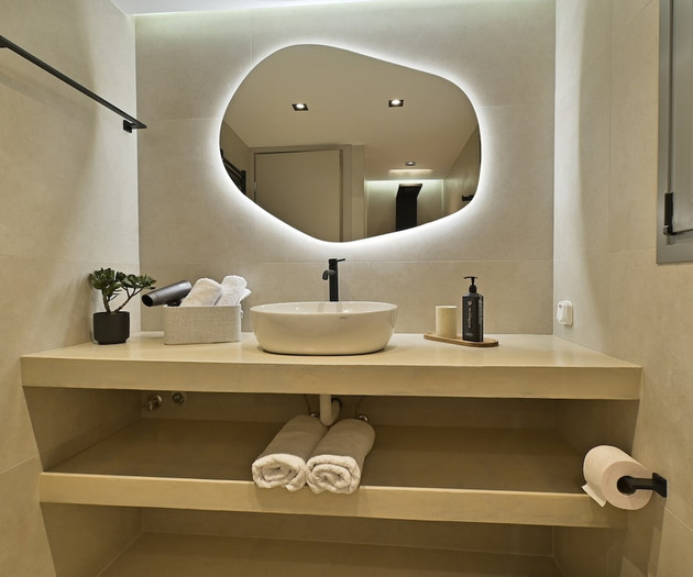Full bathroom 2