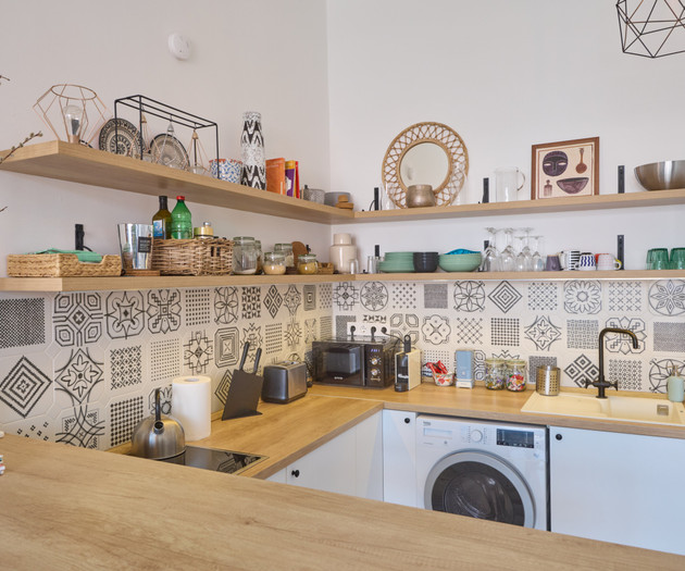 Sunny top-floor home with terrace & great location