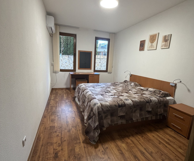 Double bedroom with wardrobe