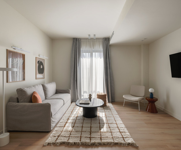 Bright 1-bed apartment, close to metro station