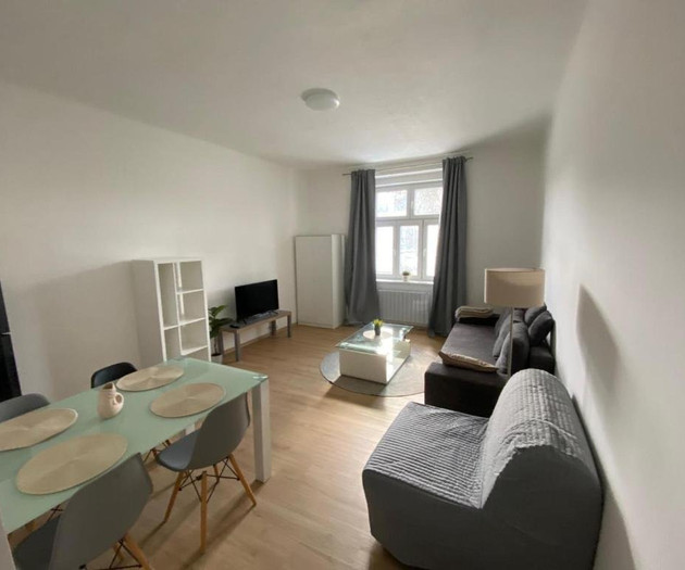 Cozy & Spacious Apartment for 5 Guests in Prague