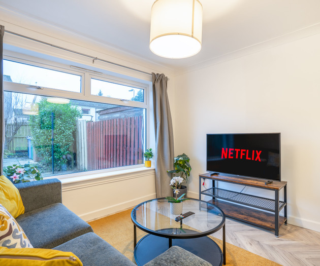 4BR Family Group Home, Sleeps 8 Livingston