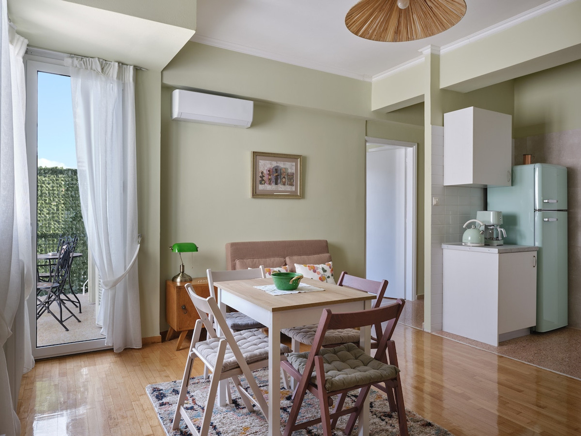 The dining table for 4 people