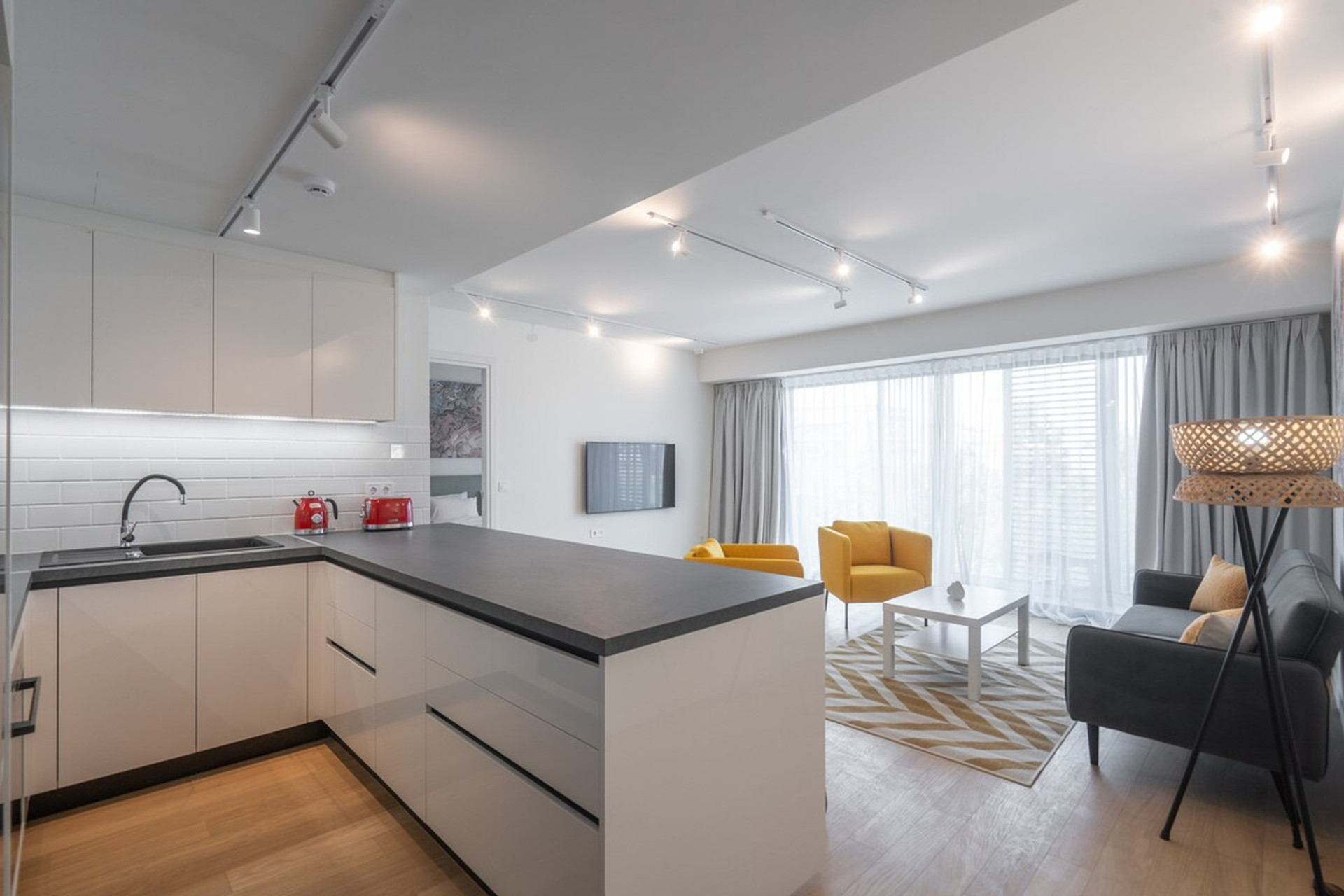 Full kitchen image 1