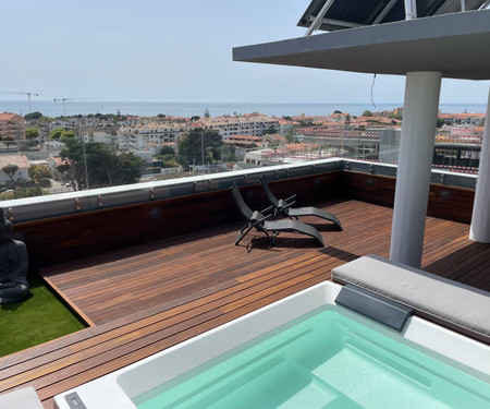 Penthouse w/private Rooftop,Whirlpool, BBQ, Sauna