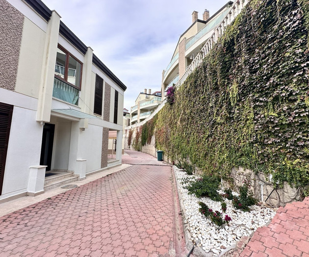 Spacious Villa with Beautiful View & Private Pool