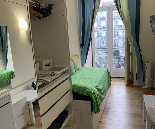 Bright 2-Bed Flat with Balconies to Camões square