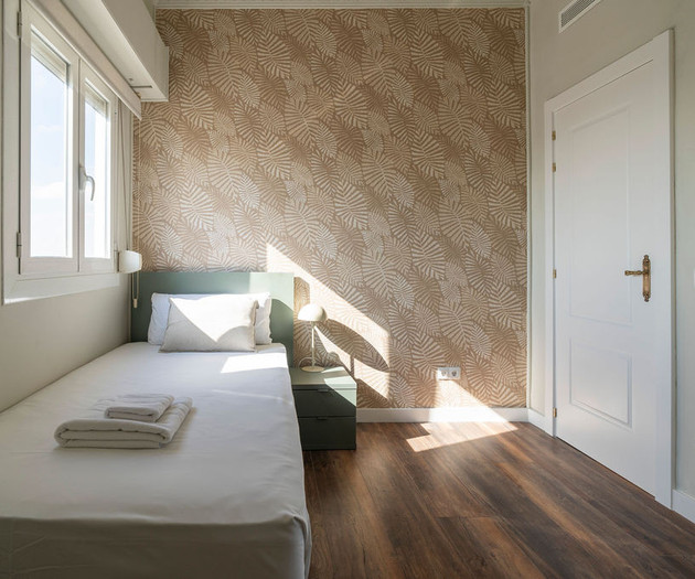 Big apartment with terras, Calle del Hospital 1.28
