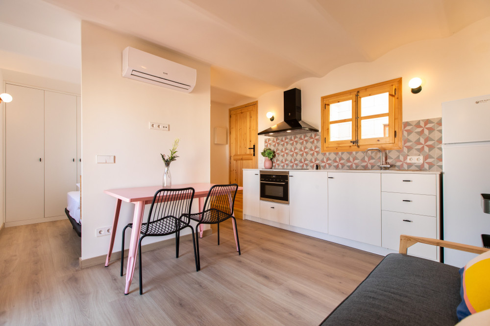 CHEERFUL APARTMENT WITH TERRACE IN CITY CENTER preview