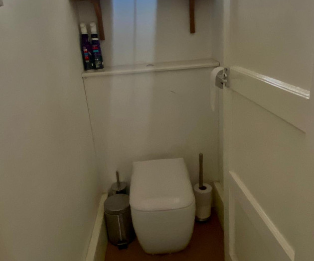3 bedroom flat with balcony, 500m to rail station