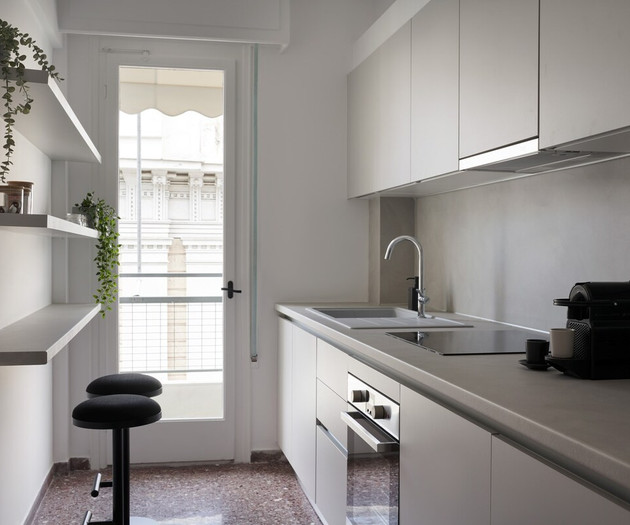 The full equipped kitchen