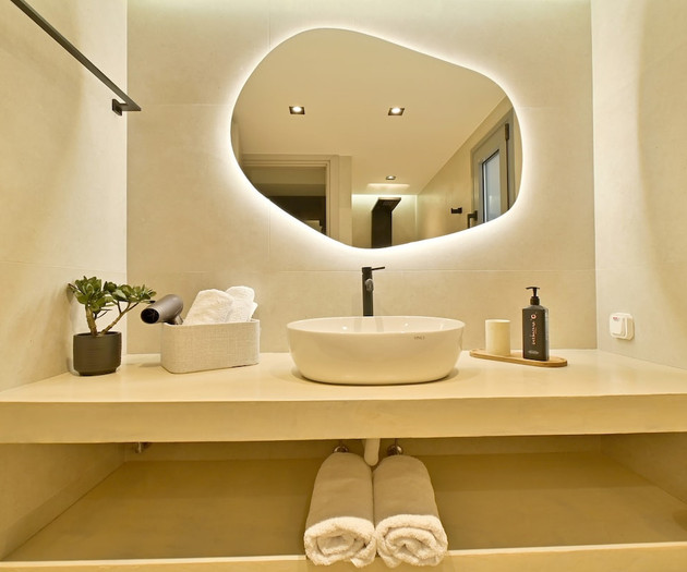 Full bathroom 2