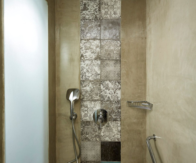Full bathroom 1