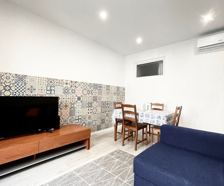 Comfortable home next to Avenida metro with AC