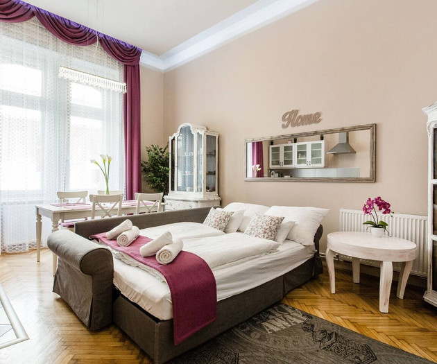 Vintage DIY home near the Basilica