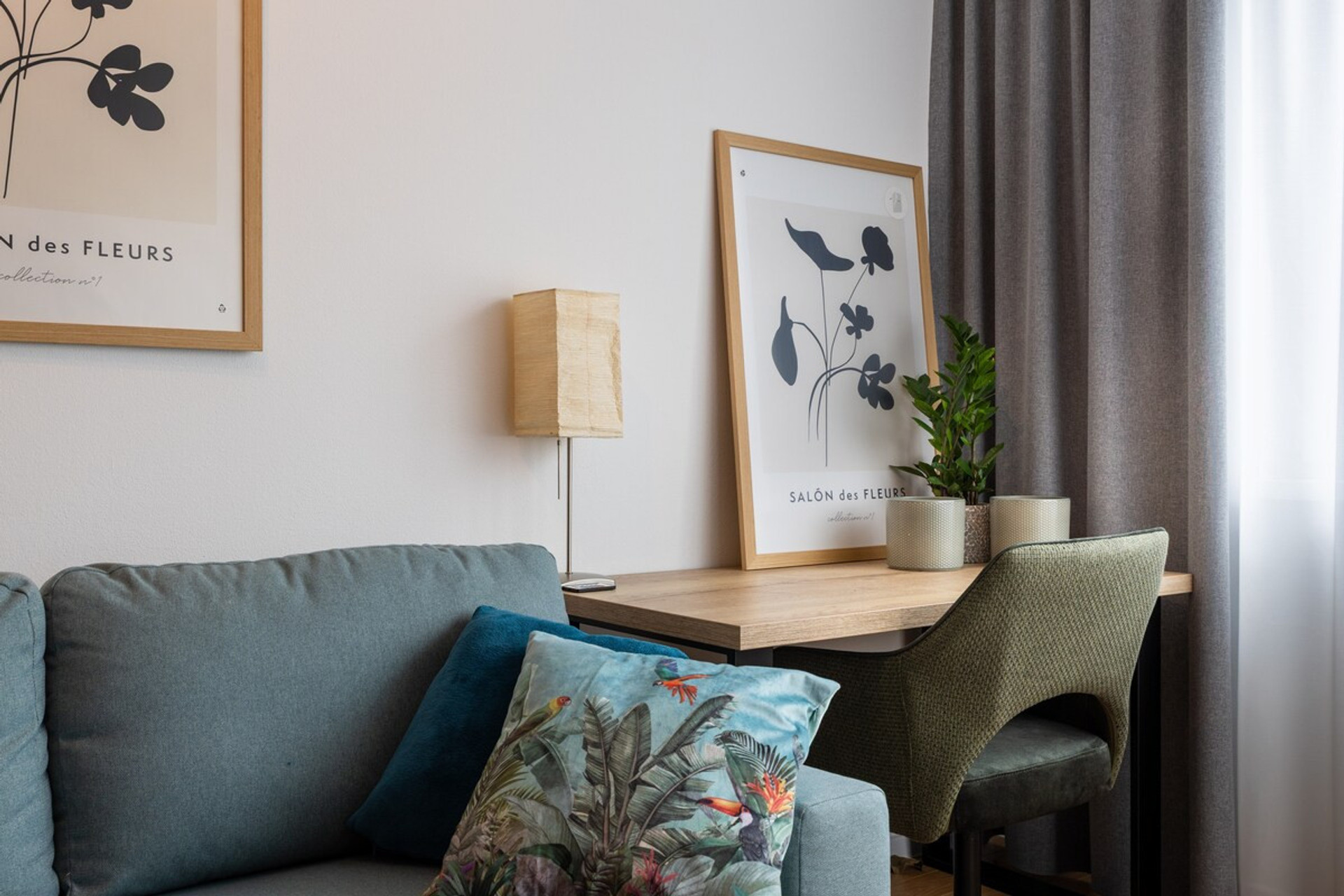 Living room image 3