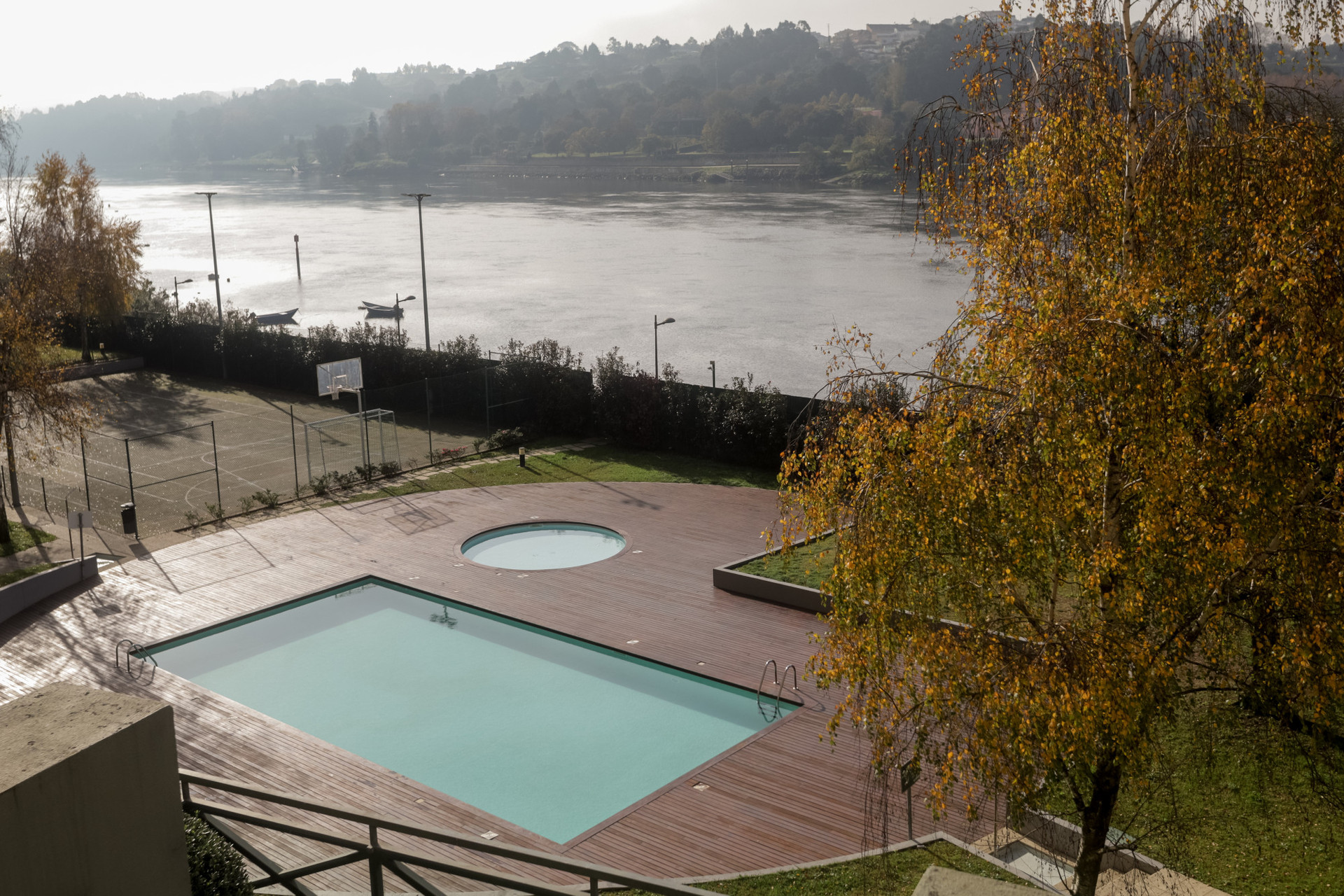 Piscina / campo de jogos
