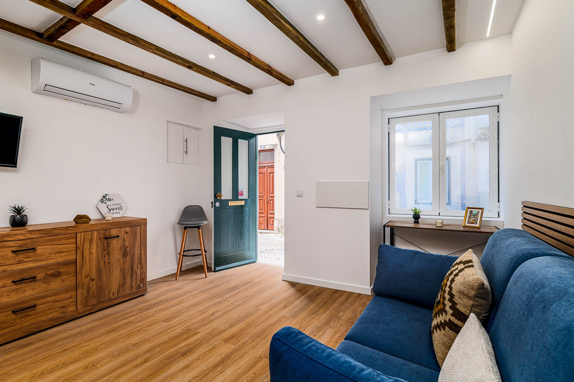 Living room with entrance door