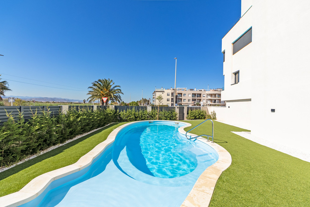 Family Chalet by the Sea Near Valencia preview