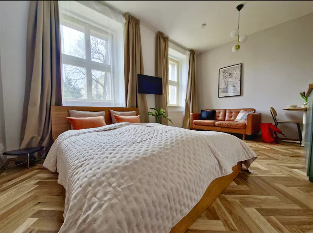Quiet and chic Studio w/AC - 10 min to the centre preview
