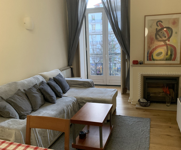Bright 2-Bed Flat with Balconies to Camões square