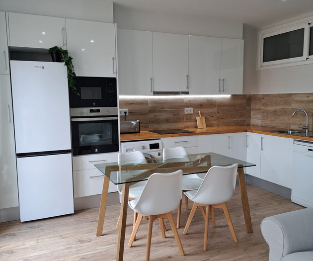 Apartment with Balcony in Gracia-Sant Gervasi