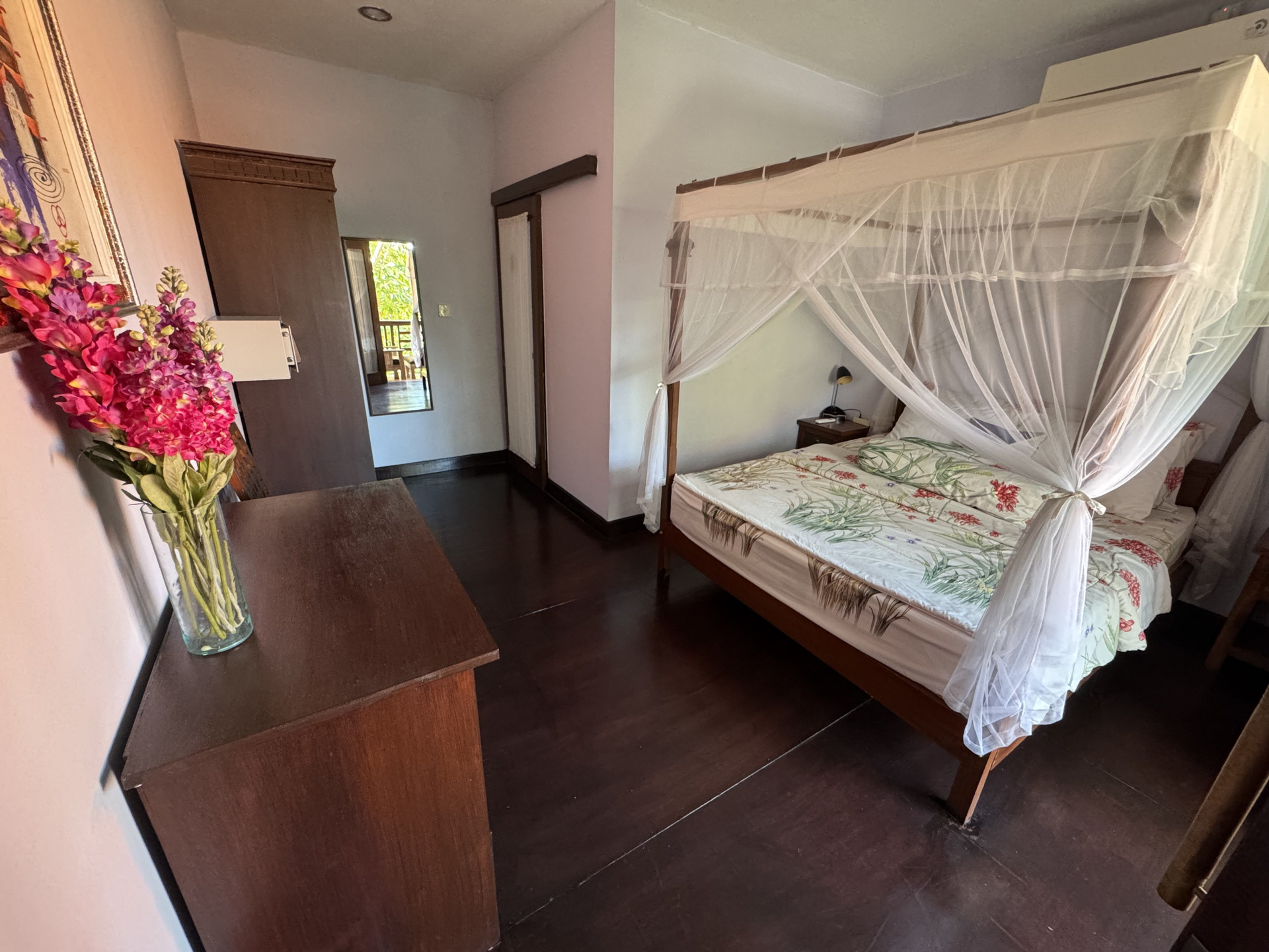 Four-poster canopy bed