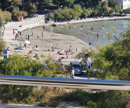 Split center flat on Bacvice beach