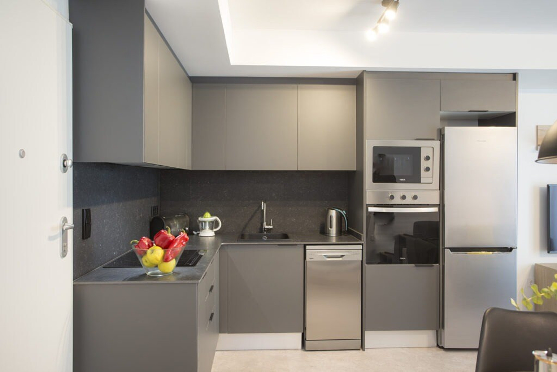 Full kitchen image 1