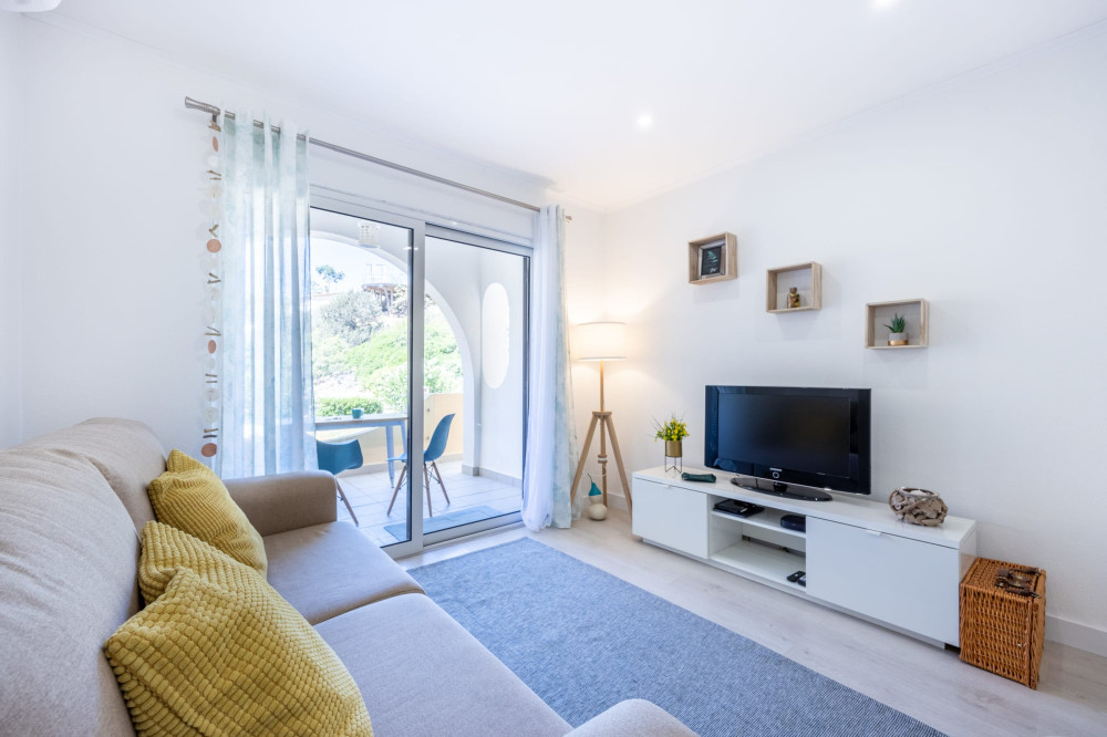 Melodia do Mar directly at Vale Centeanes Beach! preview