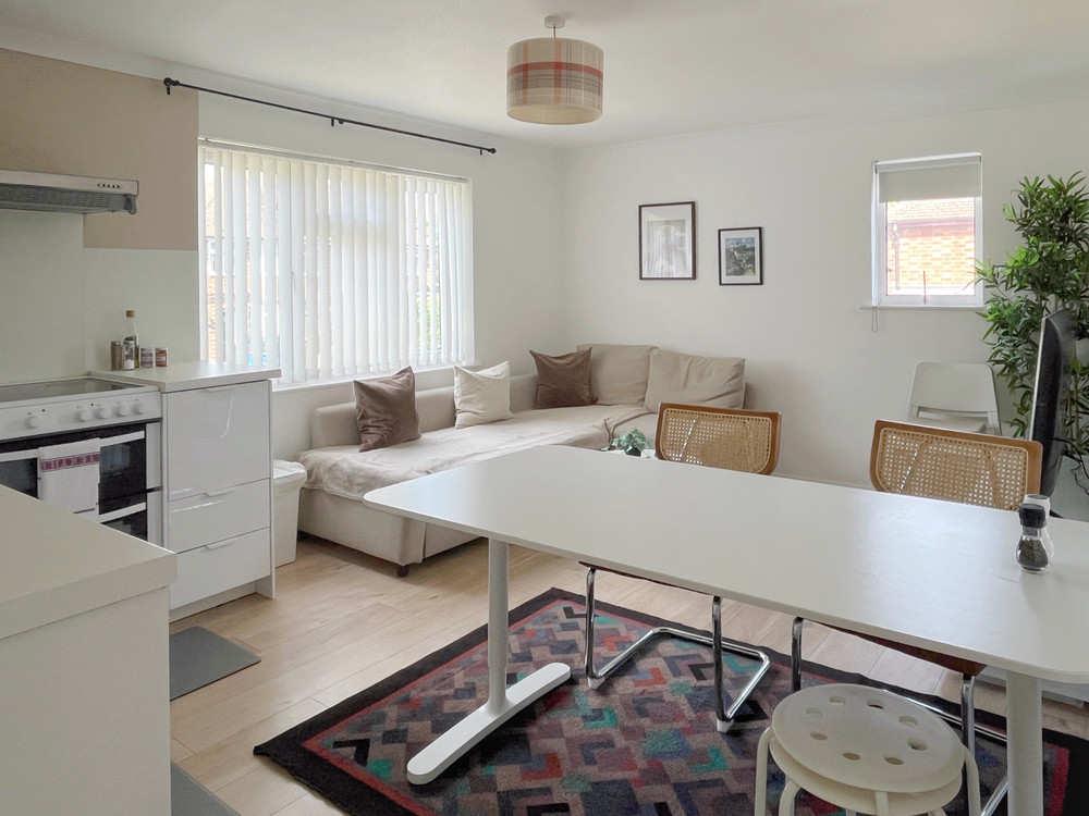 Modern 2-bed flat near Cambridge Station preview
