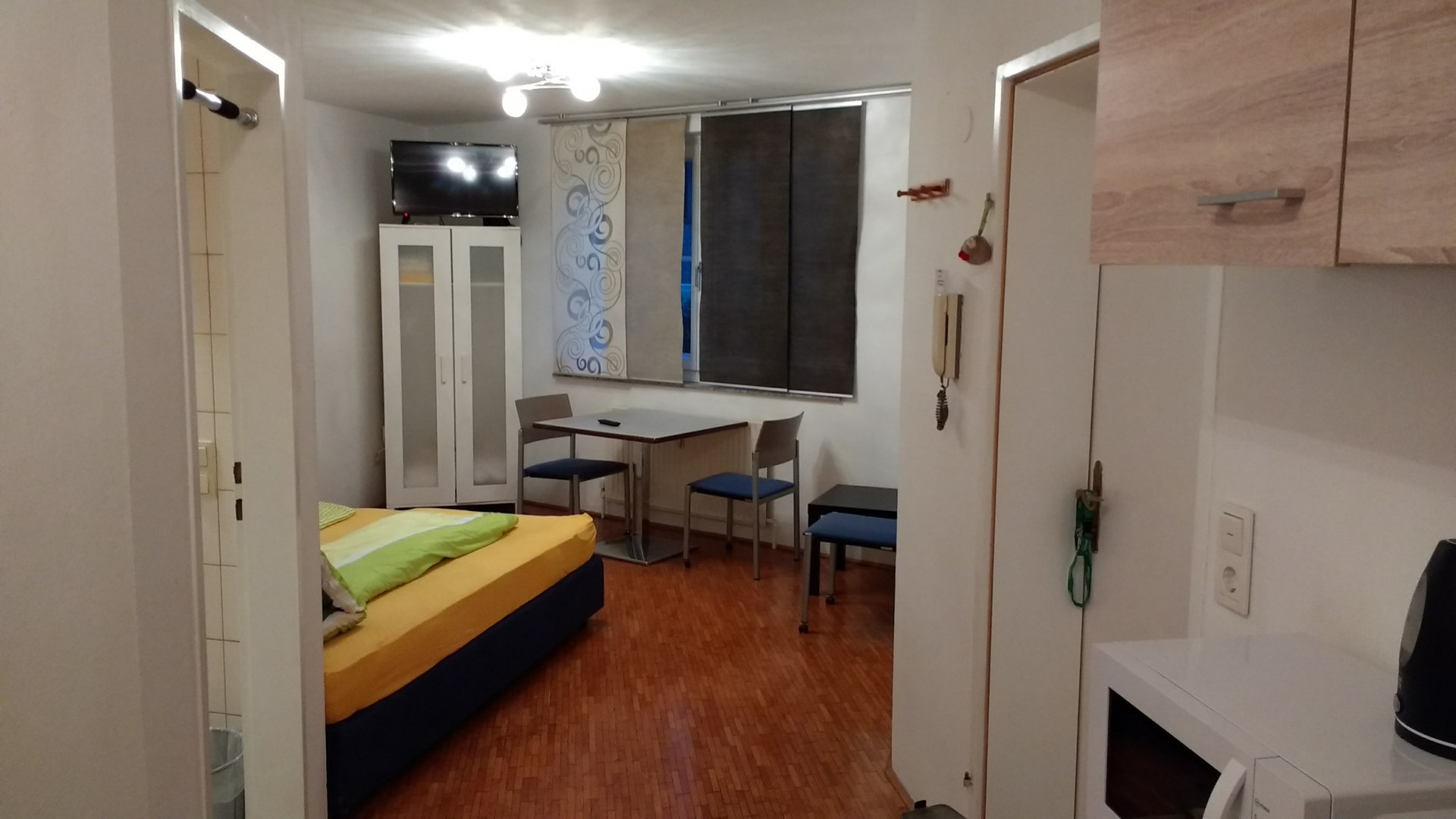 wardrobe & entrance door