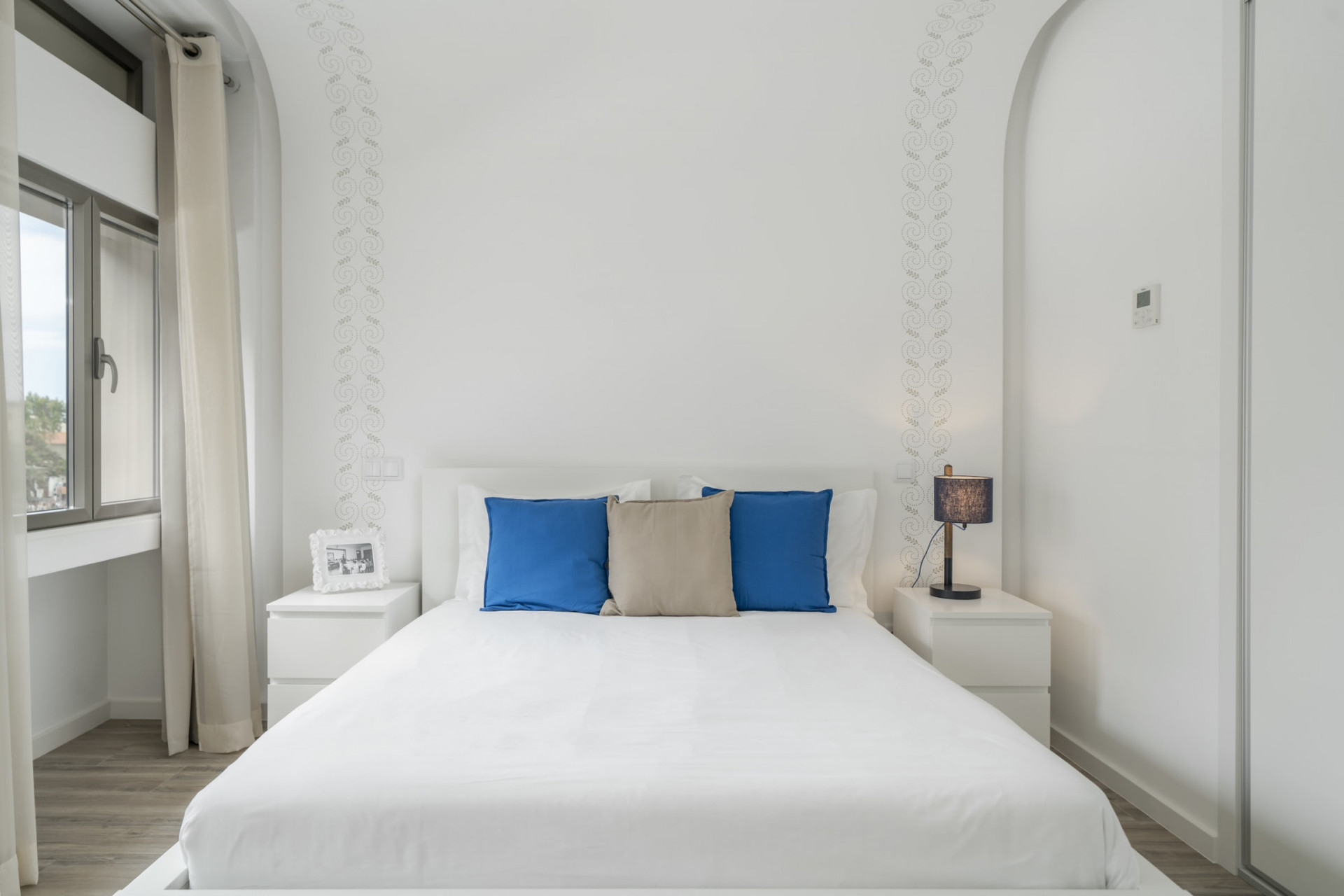 Bedroom with double bed 