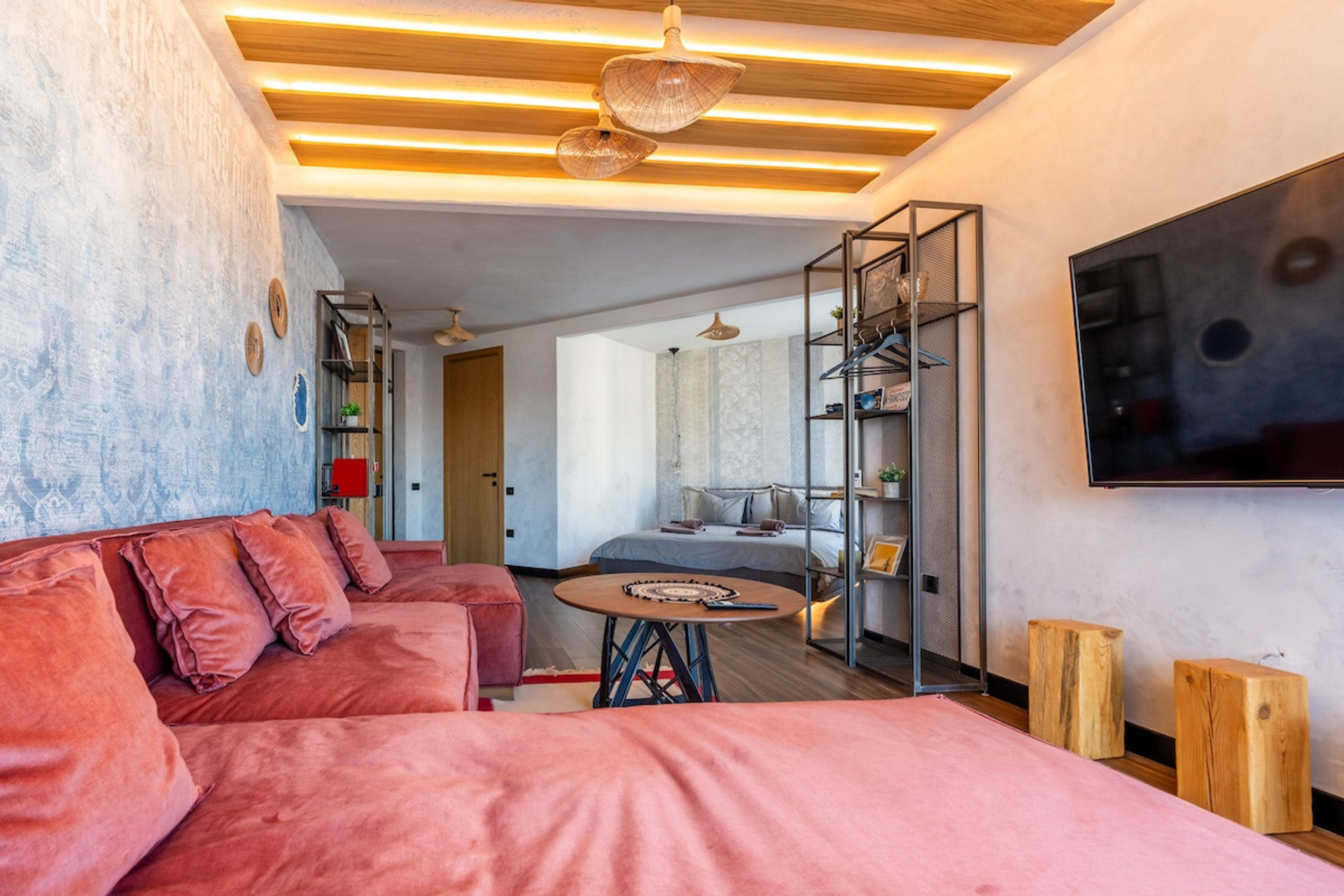 Photo of the whole room, Bed, TV and multimedia, Living room, Sitting area