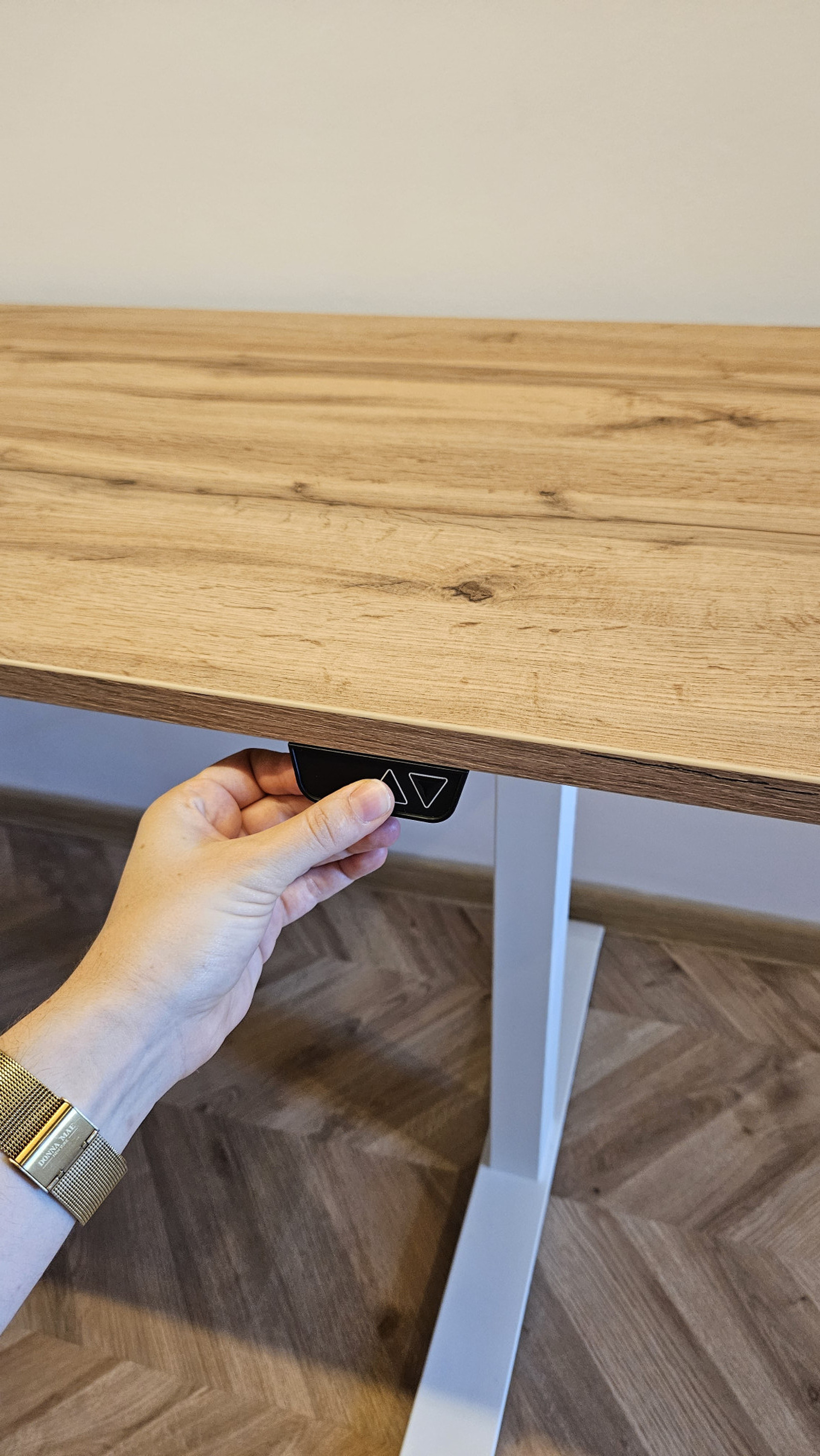 The table has an adjustable height