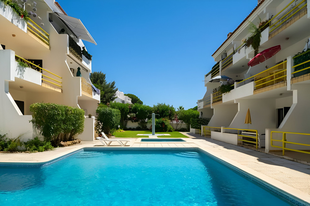 Vilamoura, ground terrece with pool. preview