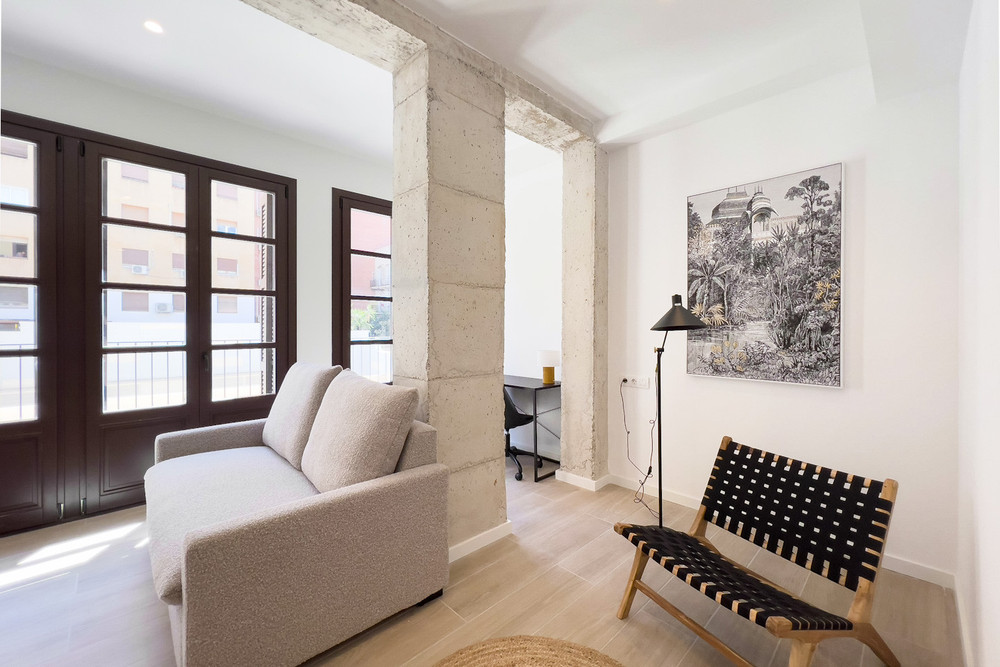 Top 1 bedroom apartment right in the city centre preview