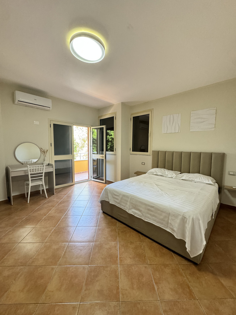Two bedroom apartment – 4 Min from the Beach! preview