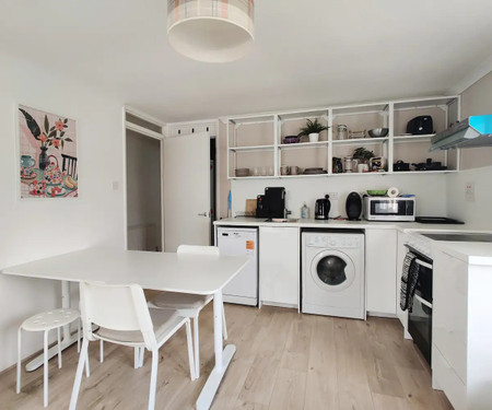 Modern 2-bed flat near Cambridge Station